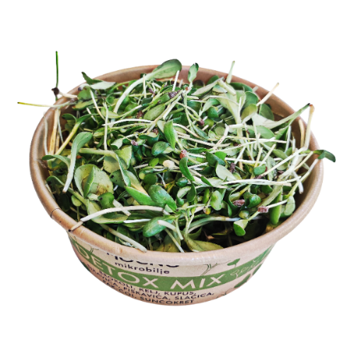 Open tub of MOĆNO Detox Mix fresh microgreens, close-up