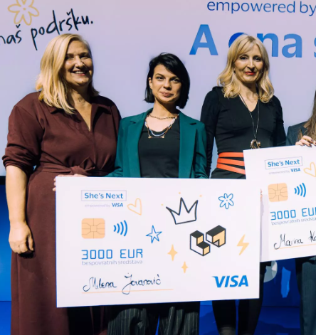 The MOĆNO team on stage receiving the She's Next award with a 3,000 EUR Visa prize