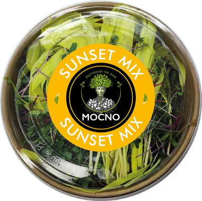 Shot of the Sunset Mix lid from above. The focus is on the yellow label design with the MOĆNO logo and written ingredients: sunflower, corn, beetroot, red chard, china rose and sango radish, and coriander.