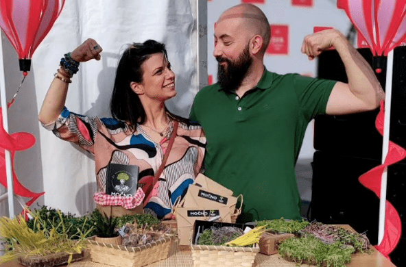 Milena and Ivan Jovanović. The couple who started the idea of ​​growing micro-herbs. They show the muscles on their arms as a sign of the Power Symbol of Nutrition. 